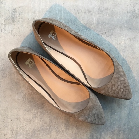 joes jeans flats